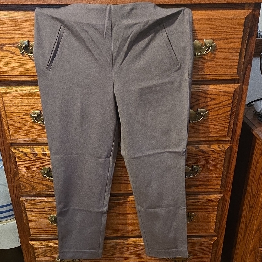 Chico's Ankle Cropped Slim Pants in Shitake